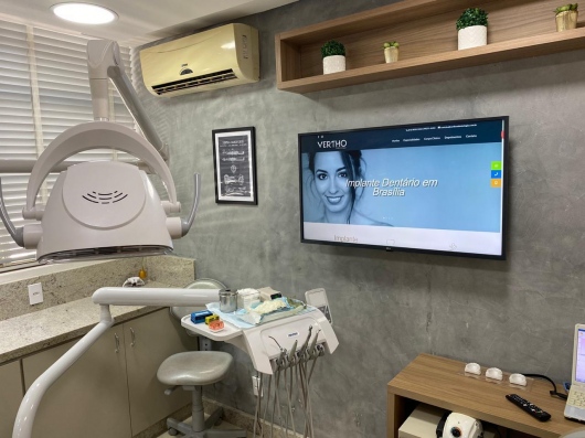 Dr. Gustavo José de Oliveira Sales da Cruz, Dentista