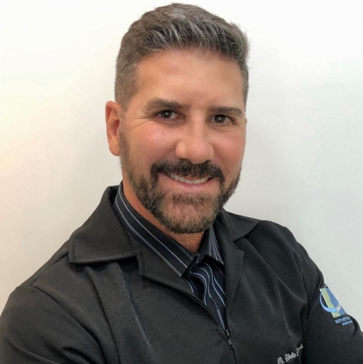 Dr. Cláudio Leonardo Andrade, Dentista