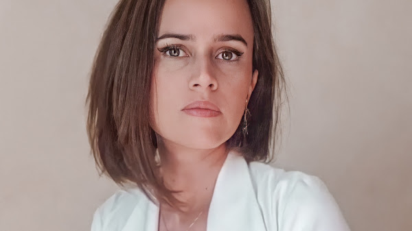 Lilian Fonseca - Dentista - Clareamento e Aparelho Lilian Fonseca - Dentista - Clareamento e Aparelho