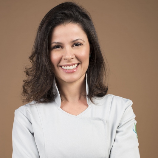 Dra. Raquel Medeiros Marinho, Dentista