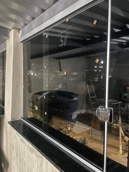 AP Vidraçaria - Vidros - Espelhos - Box em Vidro Temperado - Fechamento de Áreas - Cortina de Vidro - Esquadrias em Alumínio Lapidação e Bisotê