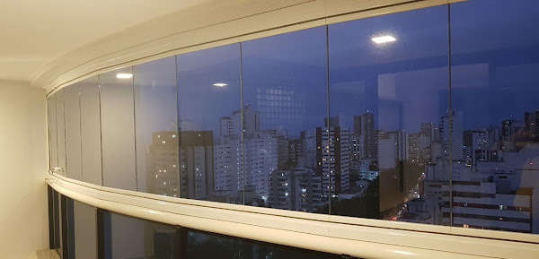Foto 2 Persiana de Vidro - Fechamento de Varanda