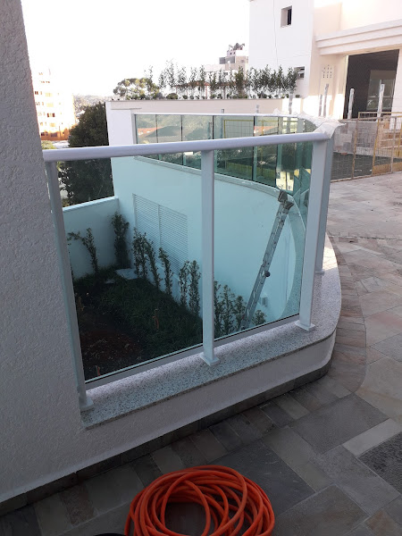 Foto 1 VIDRAÇARIA RIO CLARO Manutenção em Esquadrias de Alumínio Portas e Janelas de alumínio e Manutênção em Box para Banheiros em Curitiba