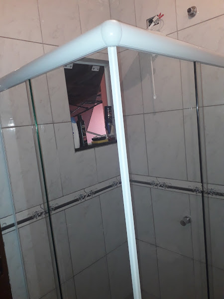 Foto 2 VIDRAÇARIA RIO CLARO Manutenção em Esquadrias de Alumínio Portas e Janelas de alumínio e Manutênção em Box para Banheiros em Curitiba