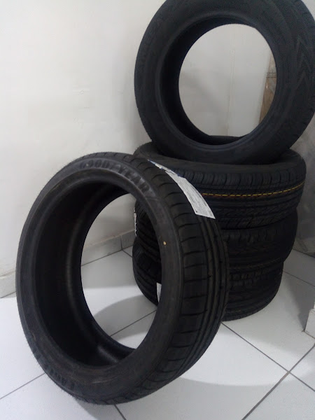 Foto 2 BOMCAR Auto Center Oficina Mecânica em Geral Geometria e Balanceamento Funilaria e Pintura Martelinho de Ouro Higienização Espelhamento e Vitrificação em Curitiba