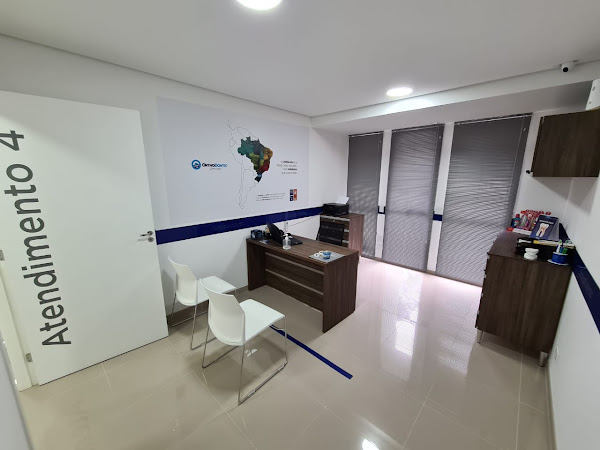 Foto 1 OrthoDontic - Clínica Odontológica em Curitiba - Tratamento de Canal - Implante Unitário - Periodontia - Restauração Dental - Prótese - Clareamento e Limpeza Dental - Aparelho Metálico e Estético - Emergência - Extração do Siso - Faceta de Porcelana