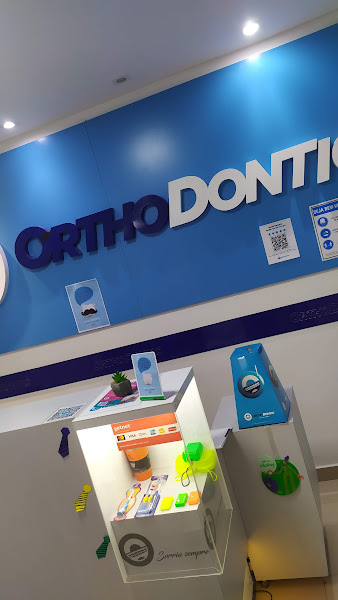 Foto 3 OrthoDontic - Clínica Odontológica em Curitiba - Tratamento de Canal - Implante Unitário - Periodontia - Restauração Dental - Prótese - Clareamento e Limpeza Dental - Aparelho Metálico e Estético - Emergência - Extração do Siso - Faceta de Porcelana