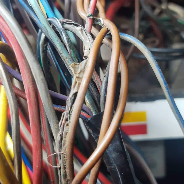 Foto 2 vermelho auto elétrica e mecânica Foto 2 vermelho auto elétrica e mecânica