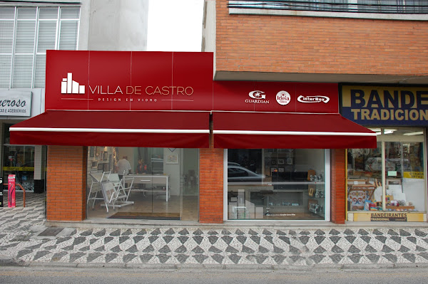 Vidraçaria Castro / Villa de Castro
