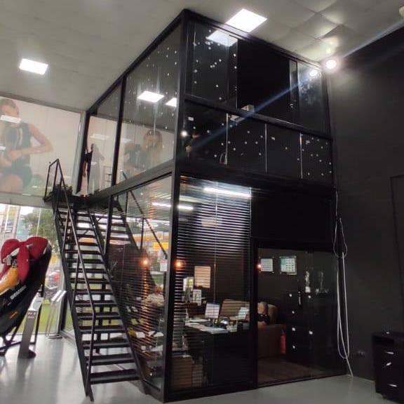 Vidraçaria em Curitiba | Santa Cruz | Box | Coberturas | Vidros Temperado | Capão Raso ( Prédio Cinza ) Vidraçaria em Curitiba | Santa Cruz | Box | Coberturas | Vidros Temperado | Capão Raso ( Prédio Cinza )