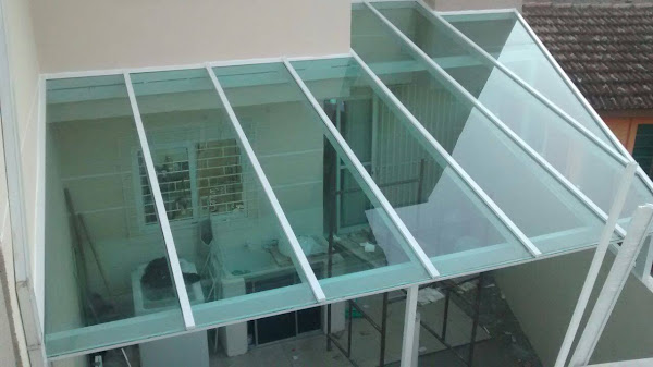 Foto 1 Vidraçaria em Curitiba | Santa Cruz | Box | Coberturas | Vidros Temperado | Capão Raso ( Prédio Cinza )