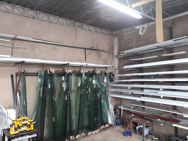 Foto 5 Vidraçaria & Serralheria Mangolin