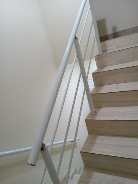 Multividros Comércio e Colocacão de Vidros.