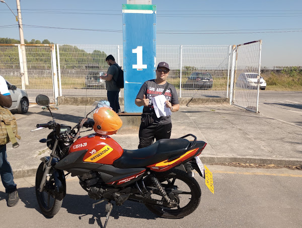 Foto 1 Autoescola V8