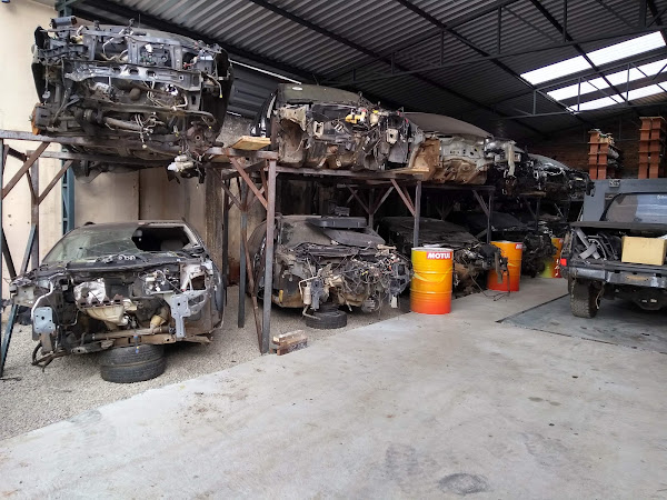 Centro de Desmontagem de Veículos EM PEÇAS - Auto Peças Usadas