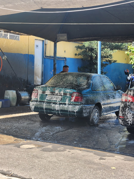 Foto 1 lava rapido Foto 1 lava rapido