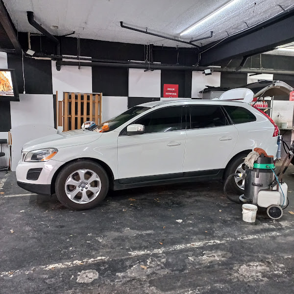 Foto 1 LAVA RÁPIDO Renova Car, Polimentos, Funilaria E Pintura