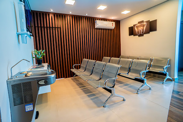 Foto 2 Odontologia Esteves Unidade 2 - Dra Amanda e Dr Mário