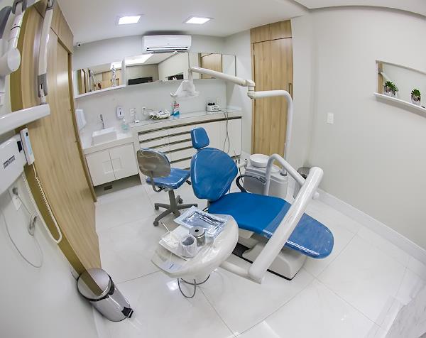 Dental VIP Clínica Odontológica: Dentistas, Aparelho Ortodôntico, Clareamento Dental, Lentes de Contato Dentais, Cidade dos Funcionários, Fortaleza