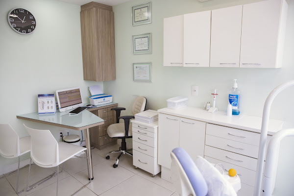 Trindade Odontologia - Invisalign - Implantes Dentários - Florianópolis