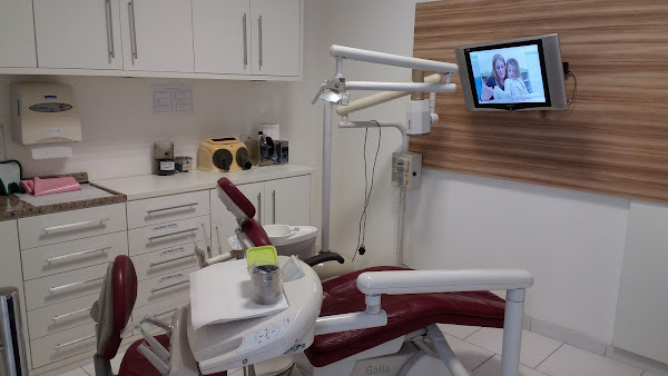 Foto 1 OrthoDontic - Clínica Odontológica em Manaus - Tratamento de Canal - Implante - Restauração Dental - Prótese - Clareamento e Limpeza Dental - Aparelho Ortodôntico Metálico e Estético - Emergência - Extração do Siso - Faceta de Porcelana