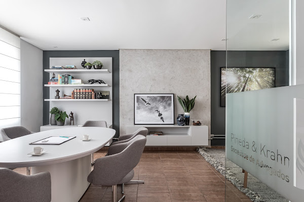 Pineda & Krahn - Sociedade de Advogados