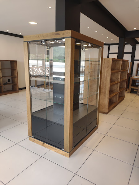 Marcenaria e Quadros Strauss