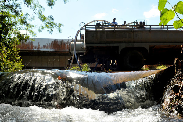 Foto 2 FBAE - Caminhão Pipa, Água para Piscina, Terraplanagem, Grama, Construção Civil, Água Potável, Irrigação e Eventos - Aluguel de Caminhões