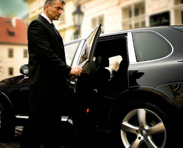 Town Car | Transporte Executivo Curitiba | Veículos de Luxo, Limousines e Blindados | Táxi Aéreo | Motoristas Bilíngues