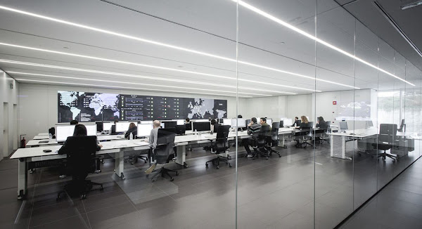 Foto 1 Town Car | Transporte Executivo Curitiba | Veículos de Luxo, Limousines e Blindados | Táxi Aéreo | Motoristas Bilíngues