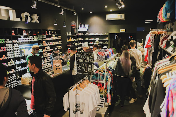 Foto 3 WALLS General Store