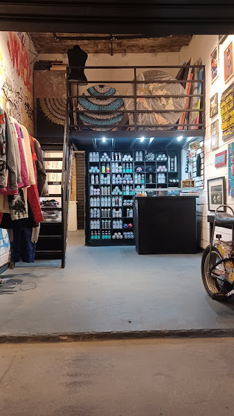 Bomb Club Grafitti Shop