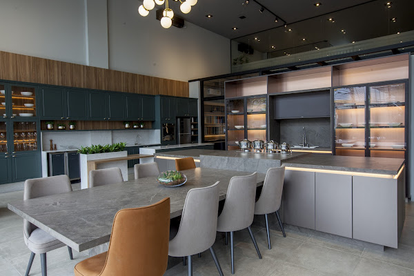 Dell Anno Alphaville