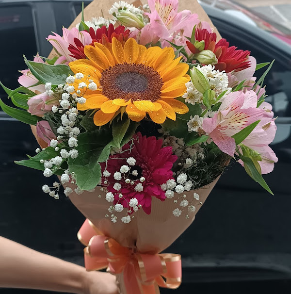 Foto 3 Elaine flores e presentes. Peça tambem pelo IFOOD https://abrir.link/GIWsG Foto 3 Elaine flores e presentes. Peça tambem pelo IFOOD https://abrir.link/GIWsG