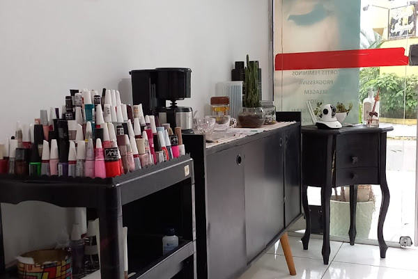 Foto 1 Angela manicure tradicional