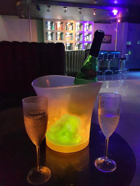 Foto 1 Imperium Café