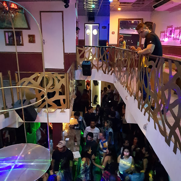 Foto 1 Cabaret Night Club