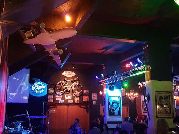 Foto 1 PIANOS BAR EMBAIXADOR