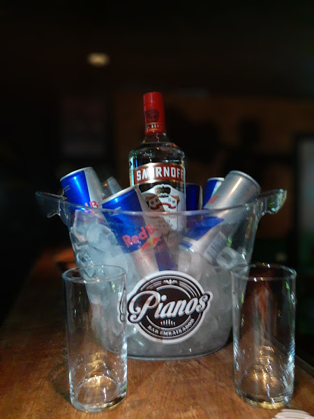 Foto 2 PIANOS BAR EMBAIXADOR