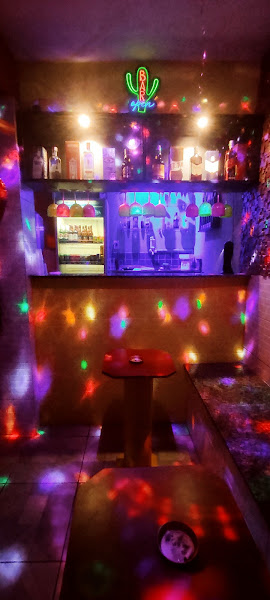 Foto 1 Boate rosas vermelhas