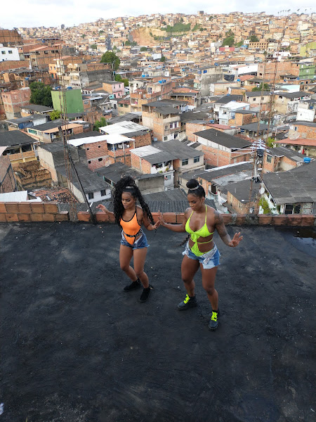 Foto 0 A gostosa - Laje of'Y Mizerê!