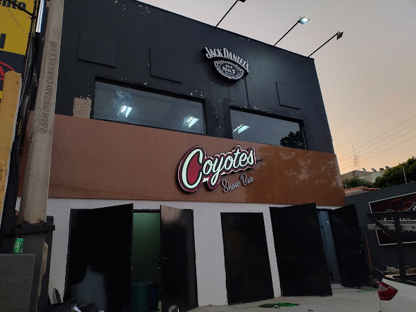 Foto 2 Coyotes Show bar