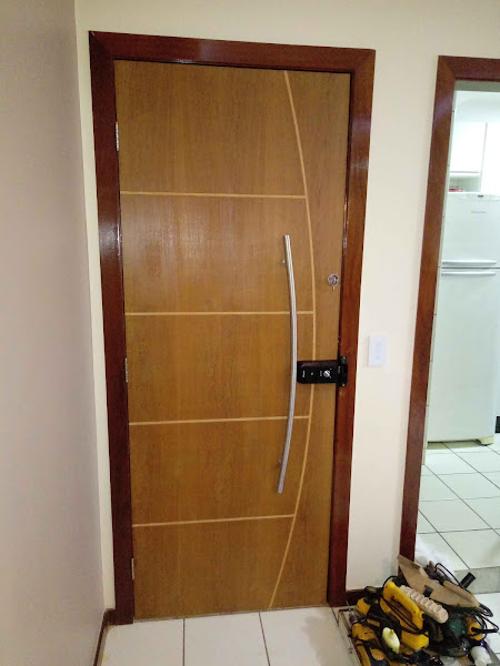 Foto 1 Marceneiro portas e janelas em todo o DF