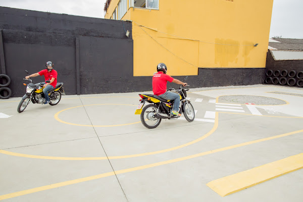 Foto 2 Autoescola Clevetran