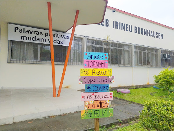 Foto 1 Escola de Educação Básica Irineu Bornhausen