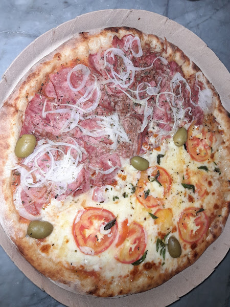 Foto 1 Pepperoni Pizzas