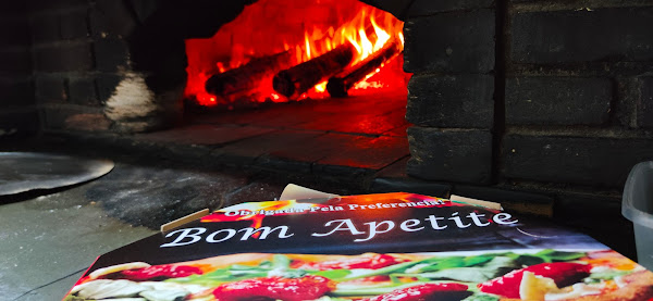 Foto 3 Pepperoni Pizzas