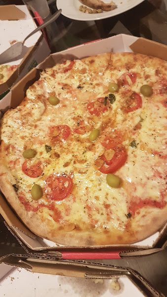 Foto 4 Pepperoni Pizzas