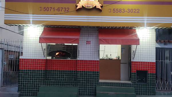 Foto 5 Pepperoni Pizzas