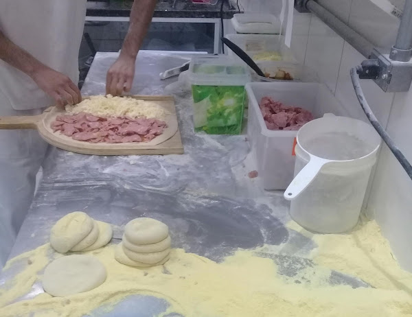 Foto 3 Pizzaria e Esfiharia Araujo